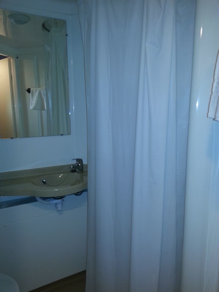Auberge De Jeunesse Hi Bordeaux-Blanquefort - Ex Otellia Dış mekan fotoğraf